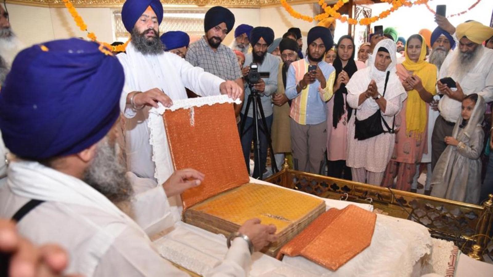 Emotions run high as devotees see bullet-hit bir of Guru Granth ...