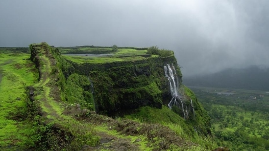 The Covid-induced 7am to 11am lockdown continues in the twin hill stations of Lonavla and Khandala ( (HT PHOTO)) The Covid-induced 7am to 11am lockdown continues in the twin hill stations of Lonavla and Khandala ( (HT PHOTO))