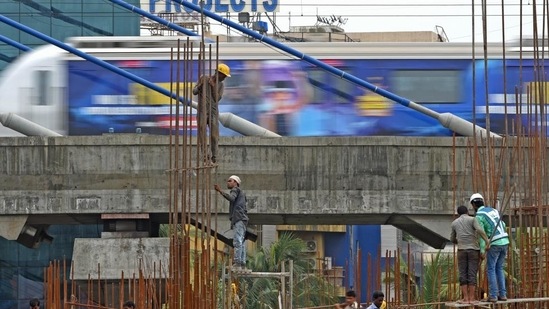 The govt has formed an expert panel to recommend the minimum wage floor, but has given it a three-year tenure. (Satyabrata Tripathy/Hindustan Times) The govt has formed an expert panel to recommend the minimum wage floor, but has given it a three-year tenure. (Satyabrata Tripathy/Hindustan Times)