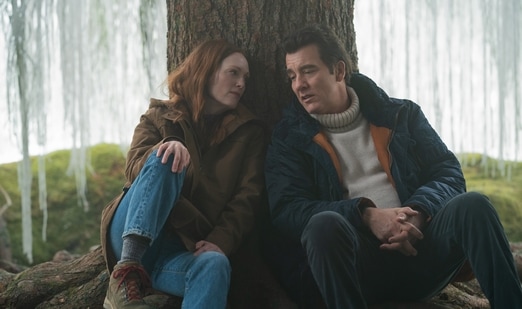 Lisey's Story review: Julianne Moore and Clive Owen in a still from Apple's new series. 