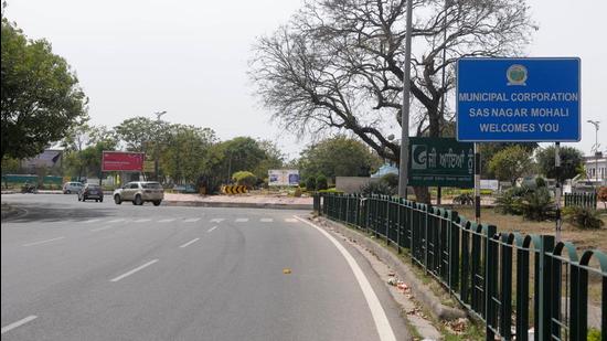 Mohali mayor Amarjit Singh Jeeti Sidhu said he had once again shot off a letter asking Punjab State Power Corporation Limited to pay the dues. (HT File Photo) Mohali mayor Amarjit Singh Jeeti Sidhu said he had once again shot off a letter asking Punjab State Power Corporation Limited to pay the dues. (HT File Photo)