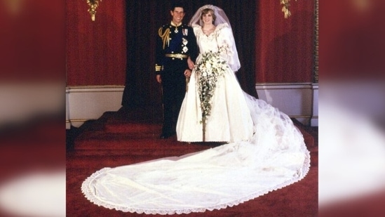 Princess Diana's wedding dress goes on display, here's a look at the ...