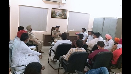 Villagers coordinate with police officers to check the drug menace. (ht photo)