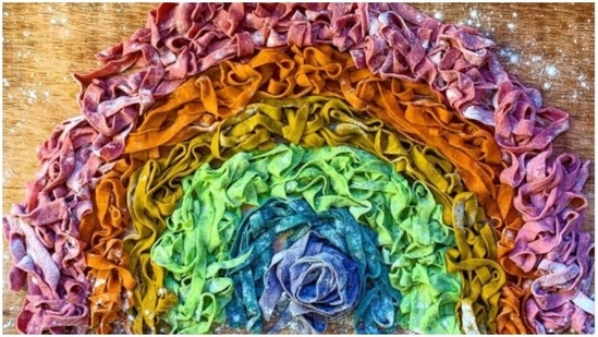 Rainbow pasta: If you do not have a sweet tooth then you can make yourself a creamy colourful mushroom pasta. (Instagram/soycusi)