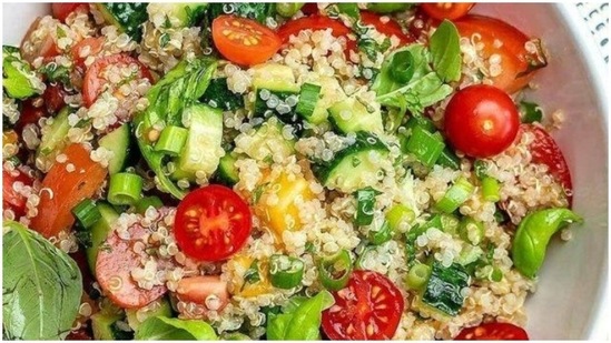 Quinoa salad: If you want to eat something light for dinner then this is a great recipe. It is easy as well as very savouring. Toss together vegetables of your choice, add your favourite dressing, top it with some nuts, mix well and enjoy. (Instagram/receitas_veganas_simples_)