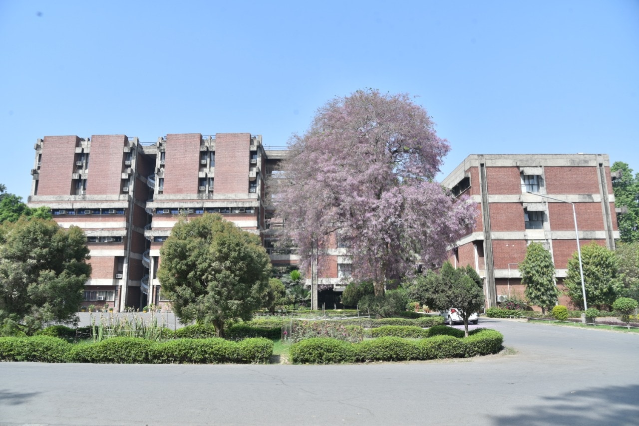 SIIC, IIT Kanpur to set up 10 oxygen plants this month (HT Photo) SIIC, IIT Kanpur to set up 10 oxygen plants this month (HT Photo)
