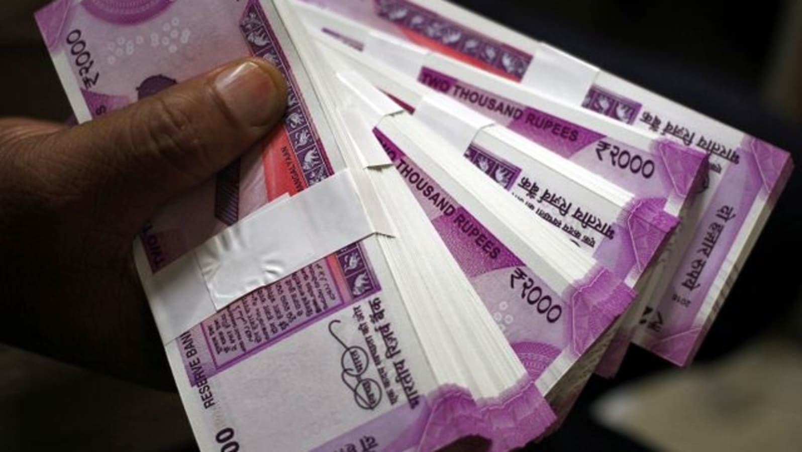 Rupee Settles 8 Paise Lower At 72 99 Against Us Dollar Hindustan Times