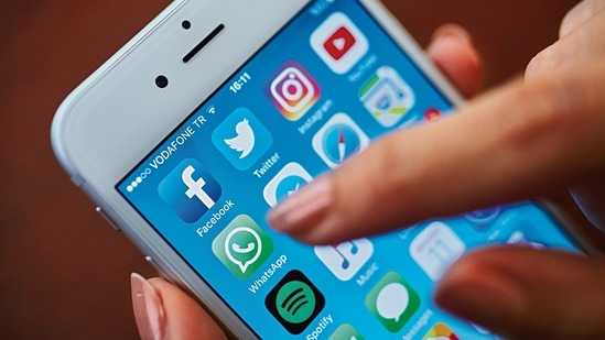 Representational: PIB said that the WhatsApp forward is 'fake' and asked people to not believe such forwarded messages on social media apps.(Mint file photo) Representational: PIB said that the WhatsApp forward is 'fake' and asked people to not believe such forwarded messages on social media apps.(Mint file photo)