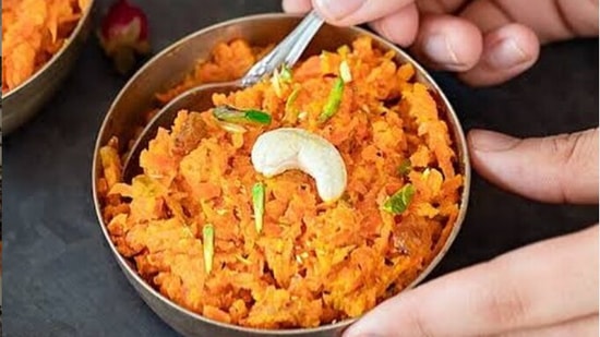 Gajar ka halwa: This is a very famous Indian dessert made of carrots, khoya, milk, dry fruits and ghee. It is mostly prepared on special occasions like birthdays, pujas, weddings, etc. (Instagram/ethannhakim)