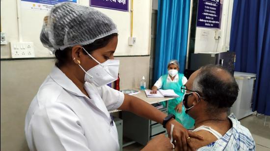 Covid-19 vaccination drive at district hospital in Pune. (HT file)