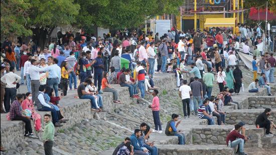 Rush of Tourists at Sukhna Lake in Chandigarh earlier, in February this year. (HT file)