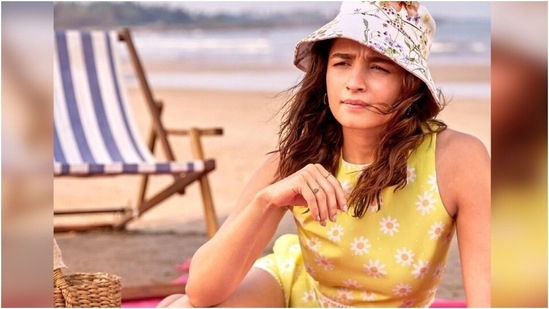 Alia Bhatt in floral crop top and shorts looks summer ready at the beach(Instagram/@aliaabhatt)