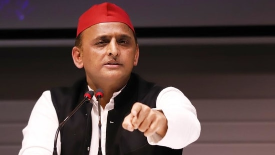 Akhilesh Yadav said the SP workers would reach every village and meet families of each Covid victim and ask about their grievances. (HT Photo/File/Representative) (HT_PRINT) Akhilesh Yadav said the SP workers would reach every village and meet families of each Covid victim and ask about their grievances. (HT Photo/File/Representative) (HT_PRINT)