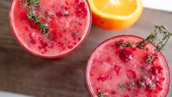 Unsweetened cranberry juice: This is one of the most common remedies used to treat UTIs. It is believed that the active ingredient in cranberries, proanthocyanidins, prevents bacteria from attaching to urinary tract walls.(Unsplash)