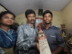 Sachin Tendulkar gifted his own autographed bat to Pranav Dhanawade (right) for his record-breaking innings.(Twitter/BCCI) Sachin Tendulkar gifted his own autographed bat to Pranav Dhanawade (right) for his record-breaking innings.(Twitter/BCCI)