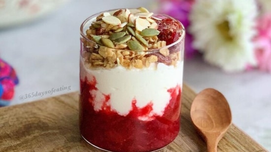 Yoghurt parfait: Mix muesli, yoghurt, honey, and chia seeds in a bowl and mix well. Keep it aside for ten minutes and serve with chopped nuts. (Instagram/365daysofeating)