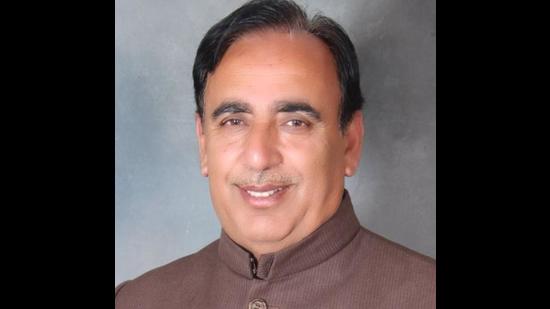 Former Himachal Pradesh horticulture minister and state BJP chief whip Narendra Bragta died of post-Covid complications in Chandigarh on Saturday. (Twitter)