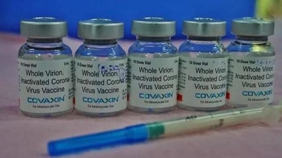 The total of 231,089,241 doses include 9,962,728 Healthcare Workers (HCWs) who have taken the first dose and 6,853,413 HCWs who have taken the second dose. (HT Photo) The total of 231,089,241 doses include 9,962,728 Healthcare Workers (HCWs) who have taken the first dose and 6,853,413 HCWs who have taken the second dose. (HT Photo)