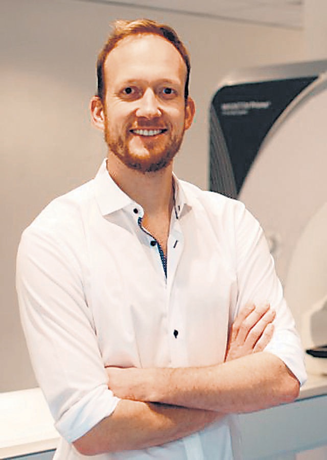“Studying the impact of brain development on mental health is important because 75% of all mental illnesses arise before adulthood, and we do not know why,” says neuroscientist Tobias Hauser. “What we know is that the brain is being fundamentally reorganised during this time.” “Studying the impact of brain development on mental health is important because 75% of all mental illnesses arise before adulthood, and we do not know why,” says neuroscientist Tobias Hauser. “What we know is that the brain is being fundamentally reorganised during this time.”