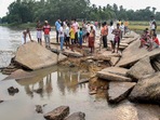 The West Bengal chief minister had said, as per initial assessment, the cyclone had led to damage of an estimated <span class='webrupee'>₹</span>20,000 crore to property and agriculture.(PTI) The West Bengal chief minister had said, as per initial assessment, the cyclone had led to damage of an estimated <span class='webrupee'>₹</span>20,000 crore to property and agriculture.(PTI)