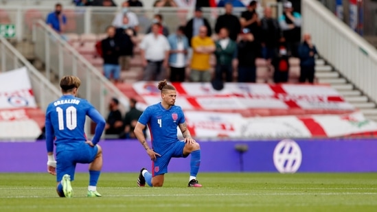 England soccer team again booed by fans for taking a knee - Football News - Hindustan Times