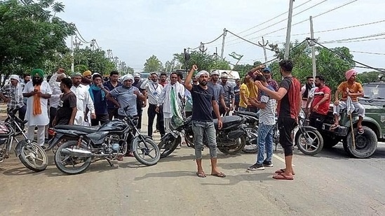 The spat between farmers and Babli started when the farmers gheraoed his SUV while he was on the way to Tohana Civil hospital to take part in a vaccination programme. (HT file photo) The spat between farmers and Babli started when the farmers gheraoed his SUV while he was on the way to Tohana Civil hospital to take part in a vaccination programme. (HT file photo)