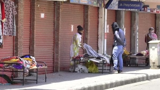 Shops except standalone ones can function from 9am to 6pm on an odd-even basis. The shops with odd numbers will be open on odd dates while those with even numbers on even dates. (Sameer Sehgal/HT) Shops except standalone ones can function from 9am to 6pm on an odd-even basis. The shops with odd numbers will be open on odd dates while those with even numbers on even dates. (Sameer Sehgal/HT)