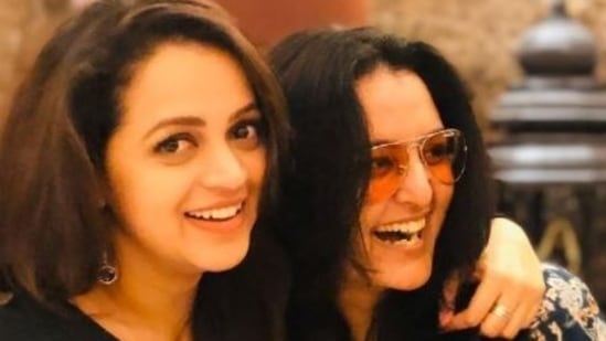 Bhavana (left) shares a candid moment with Manju Warrier. Bhavana (left) shares a candid moment with Manju Warrier.