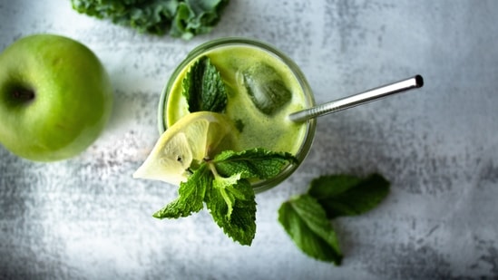 Green juice with lemon: Lemon is packed with antioxidants and vitamin C so consuming this in the morning can help boost immunity as well as keep you energetic throughout the day.(Unsplash)