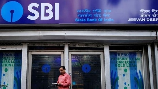 The quantum of loans written off by the eight banks stood at <span class='webrupee'>₹</span>32,852 crore, higher than <span class='webrupee'>₹</span>23,894 crore recovered by the same lenders in the fiscal fourth quarter.(Reuters file photo) The quantum of loans written off by the eight banks stood at <span class='webrupee'>₹</span>32,852 crore, higher than <span class='webrupee'>₹</span>23,894 crore recovered by the same lenders in the fiscal fourth quarter.(Reuters file photo)