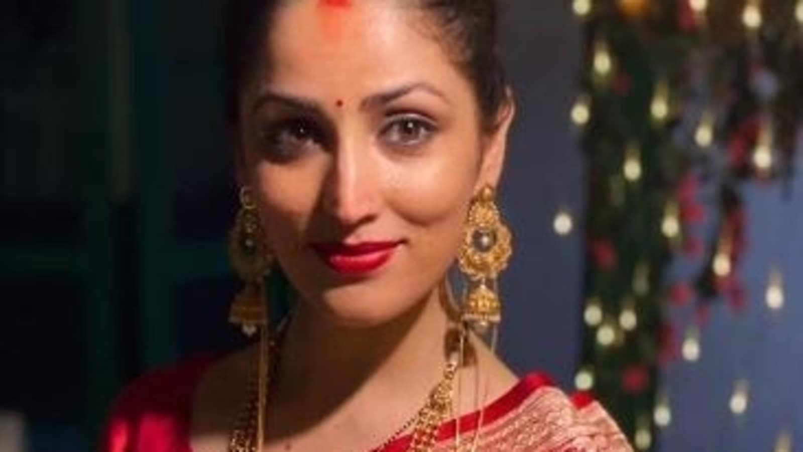 Yami Gautam luce encantador en rojo en la primera foto posterior a la boda.  ver aquí |  Noticias del espectáculo