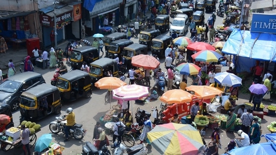 A massive crowd led to traffic congestion at the Jambhali Naka market in the morning after the easing of lockdown restrictions by the Maharashtra government, in Thane, Mumbai, India. ( Praful Gangurde / HT Photo )