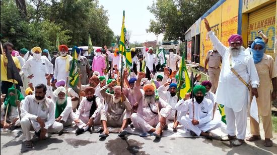 The farm protests are a product of the Centre’s unilateral push on a sensitive issue, and then a maximalist position adopted by farm leaders (Sanjeev Kumar/Hindustan Times) The farm protests are a product of the Centre’s unilateral push on a sensitive issue, and then a maximalist position adopted by farm leaders (Sanjeev Kumar/Hindustan Times)