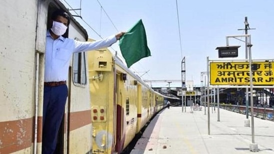 "Serious discontent” is brewing amongst railway employees on not being given the due recognition of a frontline worker despite serving the nation during its crisis period(Sameer Sehgal/HT Photo)