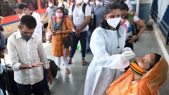 A BMC healthcare worker collects swab samples for Covid-19 test at Dadar station in Mumbai on Thursday, June 4. (Satish Bate/HT photo) A BMC healthcare worker collects swab samples for Covid-19 test at Dadar station in Mumbai on Thursday, June 4. (Satish Bate/HT photo)