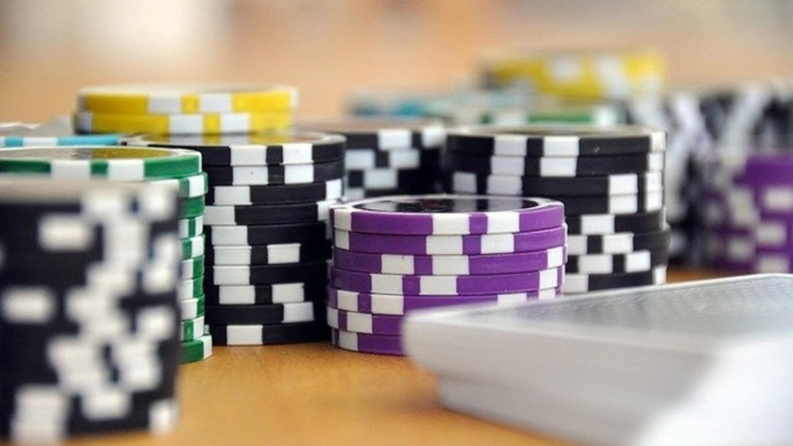 The Art of Bluffing in best online casino Poker