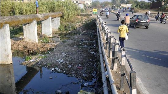 It was in 2019 that directions were issued to ensure release of 100% treated water into rivers and nullahs by March March 31, 2020. However, NGT observed that there was hardly any significant improvement. (HT FILE PHOTO)