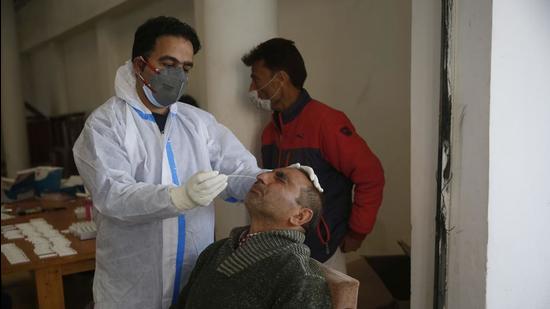 The Indian Council of Medical Research (ICMR) is conducting the fourth round of the “National sero-survey for COVID-19” later this month in the same 70 districts, in which the first three rounds were conducted (Representative Image/HT) The Indian Council of Medical Research (ICMR) is conducting the fourth round of the “National sero-survey for COVID-19” later this month in the same 70 districts, in which the first three rounds were conducted (Representative Image/HT)