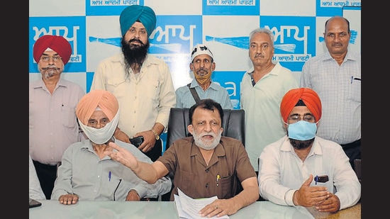 AAP district president (Urban) Suresh Goyal addressing media persons at party office in Ludhiana on Tuesday. (Gurpreet Singh/HT) AAP district president (Urban) Suresh Goyal addressing media persons at party office in Ludhiana on Tuesday. (Gurpreet Singh/HT)