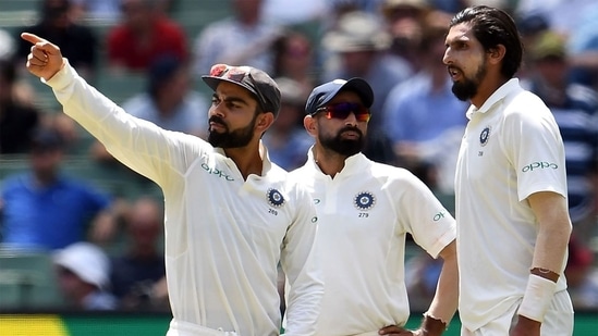 Virat Kohli (L), Mohammed Shami and Ishant Sharma (R).(Getty Images)