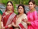 Yami Gautam poses with her mother and sister. 