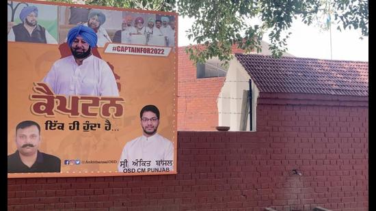 A hoarding in support of CM Capt Amarinder Singh outside the Congress headquarters in Chandigarh on Wednesday. Keshav Singh/HT A hoarding in support of CM Capt Amarinder Singh outside the Congress headquarters in Chandigarh on Wednesday. Keshav Singh/HT