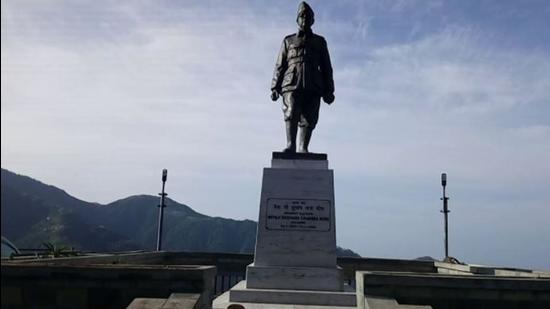 The statue of freedom fighter Netaji Subhas Chandra Bose at the hill station of Dalhousie in Chamba district. (HT file photo)