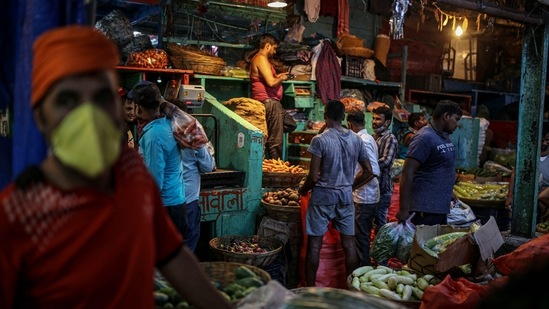 A wholesale vegetable market in the Dadar area of Mumbai, India, on Wednesday, May 26, 2021. (Bloomberg) A wholesale vegetable market in the Dadar area of Mumbai, India, on Wednesday, May 26, 2021. (Bloomberg)