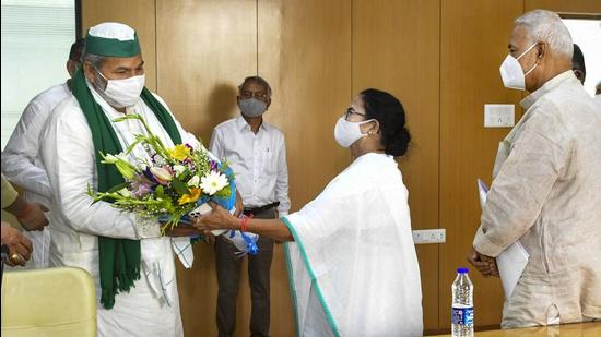 Bharatiya Kisan Union leader Rakesh Tikait meets West Bengal chief minister Mamata Banerjee in Kolkata on Wednesday. (PTI PHOTO.) Bharatiya Kisan Union leader Rakesh Tikait meets West Bengal chief minister Mamata Banerjee in Kolkata on Wednesday. (PTI PHOTO.)