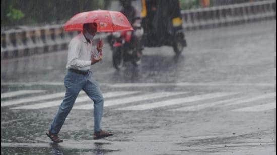 Most parts of Mumbai received intense showers as early as 4am on Wednesday, June 9. (Satish Bate/HT photo) Most parts of Mumbai received intense showers as early as 4am on Wednesday, June 9. (Satish Bate/HT photo)