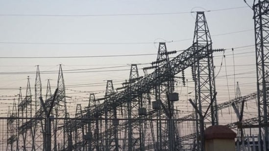 The maximum temperature in Delhi on Thursday was 39.8 degree Celsius and the humidity was 68%. On Wednesday, the maximum temperature was 42.2 degrees. The maximum temperature in Delhi on Thursday was 39.8 degree Celsius and the humidity was 68%. On Wednesday, the maximum temperature was 42.2 degrees.