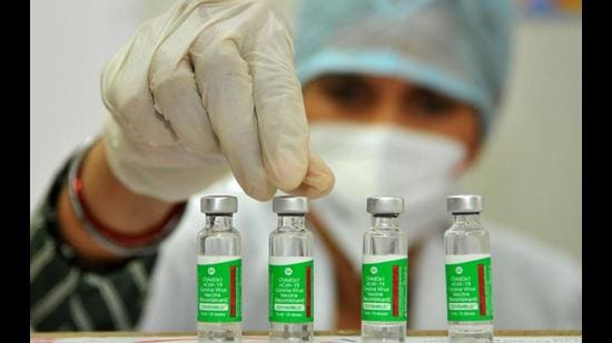 The 100 healthcare workers—including MBBS doctors, nurses, lab technicians, pharmacists, paramedical staff, and other hospital staff—had taken their first dose of Covishield in January this year and completed the vaccination cycle after the second dose in March. (HT FILE) The 100 healthcare workers—including MBBS doctors, nurses, lab technicians, pharmacists, paramedical staff, and other hospital staff—had taken their first dose of Covishield in January this year and completed the vaccination cycle after the second dose in March. (HT FILE)