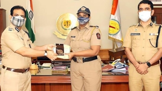 Rehana Shaikh joined the police force as a constable in 2000.(Twitter/Mumbai police) Rehana Shaikh joined the police force as a constable in 2000.(Twitter/Mumbai police)