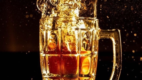 Home delivery of liquor through mobile apps and websites has now formally been allowed from Friday, but the excise department will have to issue L-13 licences, which no retailer currently has.(Unsplash) Home delivery of liquor through mobile apps and websites has now formally been allowed from Friday, but the excise department will have to issue L-13 licences, which no retailer currently has.(Unsplash)